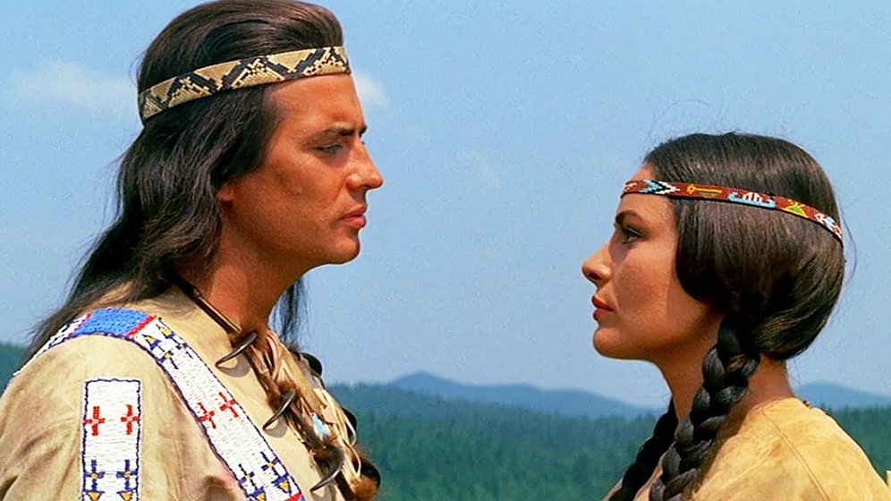 Karin Dor y Pierre Brice en La Carabina de Plata