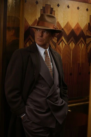Pierce Brosnan en el-juego-del-matrimonio