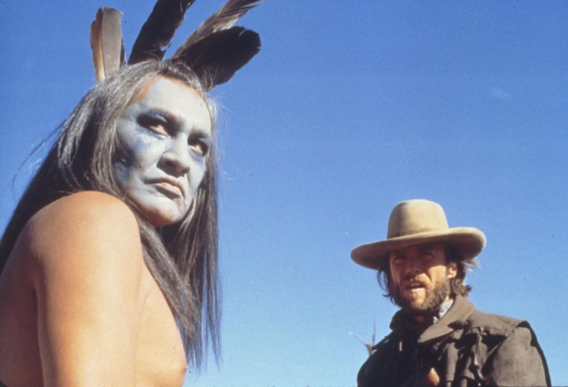 Clint Eastwood y Will Sampson en el-fuera-de-la-ley