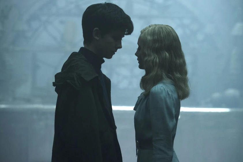Asa Butterfield y Ella Purnell en el-hogar-de-miss-peregrine-para-ninos-peculiares