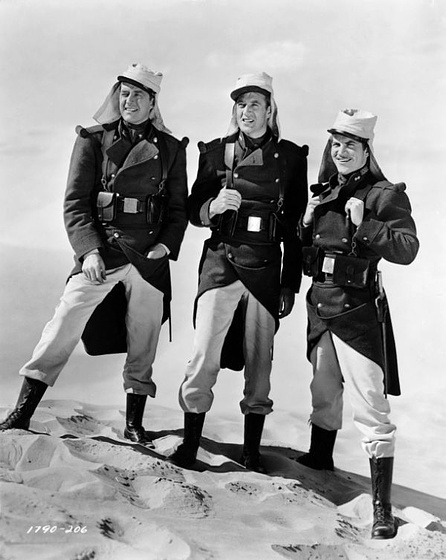 Gary Cooper, Ray Milland y Robert Preston en Beau Geste