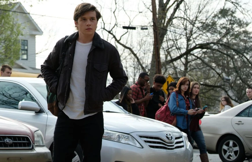 Nick Robinson en con-amor-simon