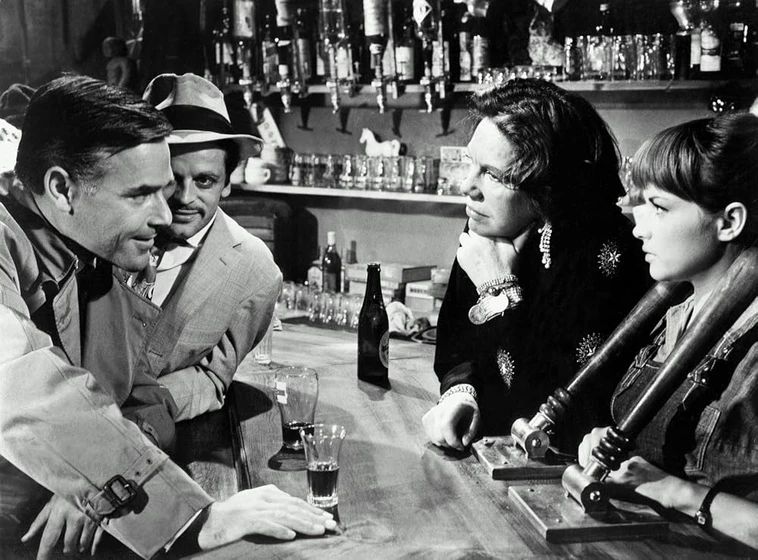 Klaus Kinski, Joachim Fuchsberger, Elisabeth Flickenschildt y Brigitte Grothum en la-posada-del-tamesis
