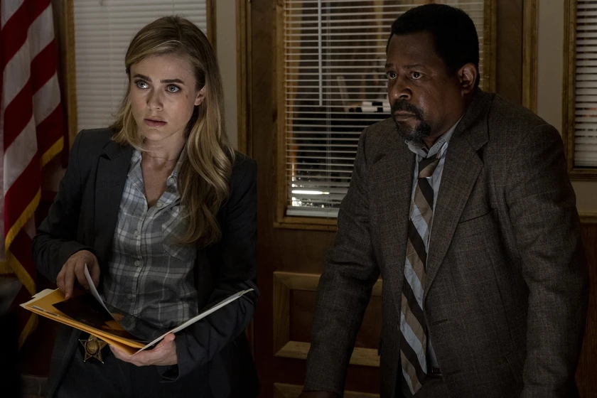 Martin Lawrence y Melissa Roxburgh en jaula-mental