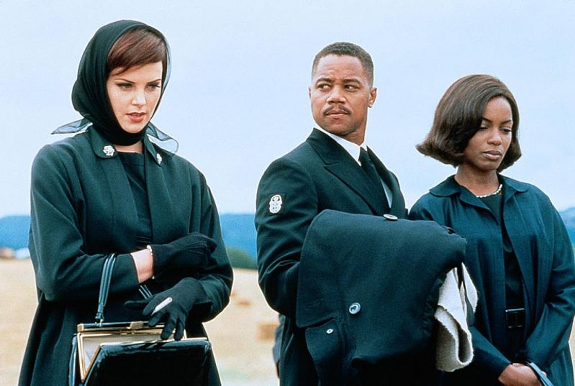 Charlize Theron, Cuba Gooding Jr. y Aunjanue Ellis en Hombres de honor