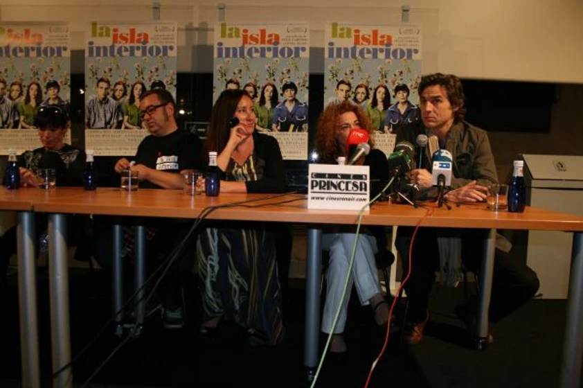Alberto San Juan, Geraldine Chaplin, Félix Sabroso, Dunia Ayaso y Cristina Marcos en la-isla-interior (Rueda de prensa en Madrid. Abril 2010)
