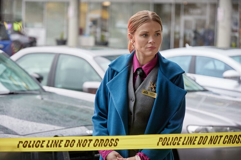 Holland Roden en tipline-mysteries-dial-1-for-murder