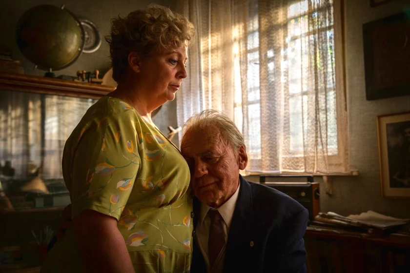 Bruno Ganz y Gabriela Maria Schmeide en en-tiempos-de-luz-menguante