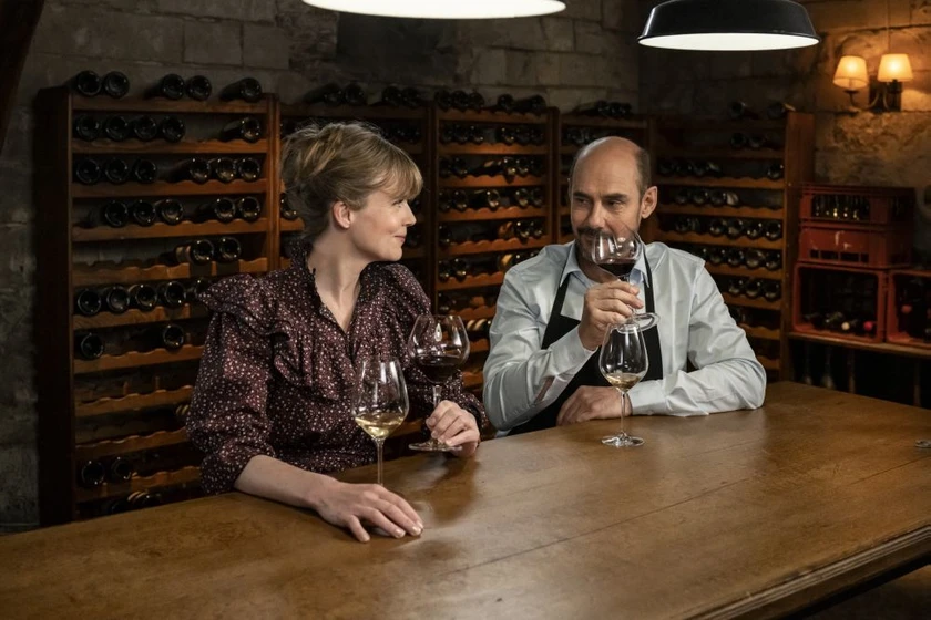 Isabelle Carré y Bernard Campan en cata-de-vinos
