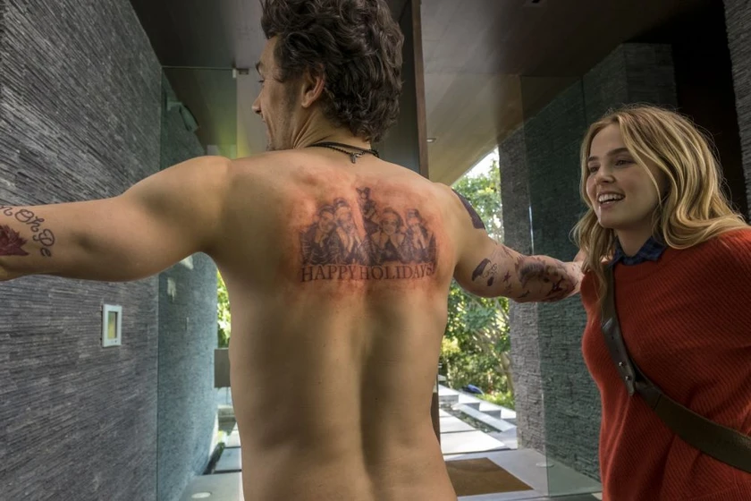 James Franco y Zoey Deutch en tenia-que-ser-el