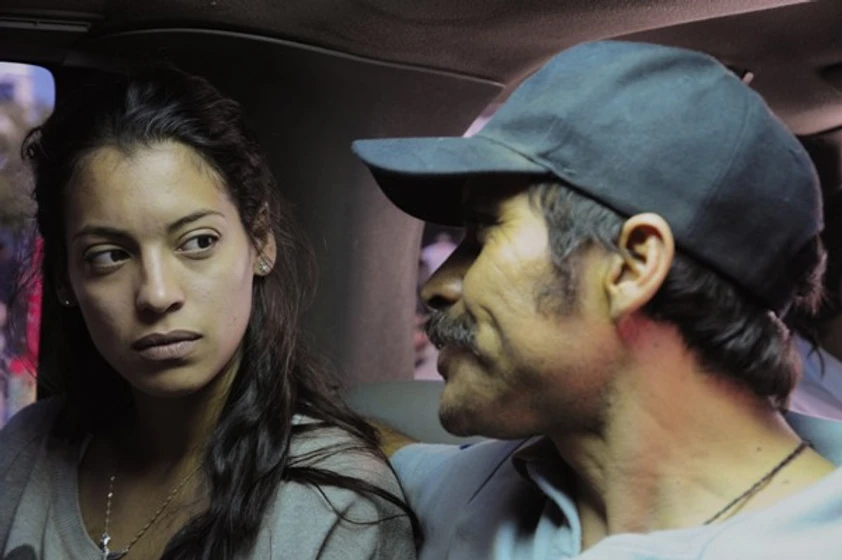 Noé Hernández y Stephanie Sigman en miss-bala