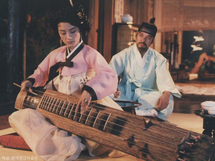 Mi-hee Chang y Shin Il-ryong en Hwang Jin Yi