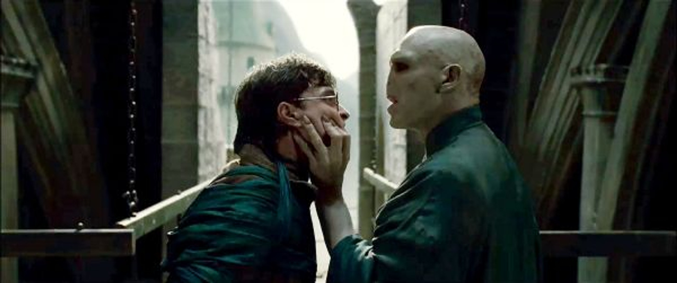 Ralph Fiennes y Daniel Radcliffe en Harry Potter y las reliquias de la muerte, Segunda parte