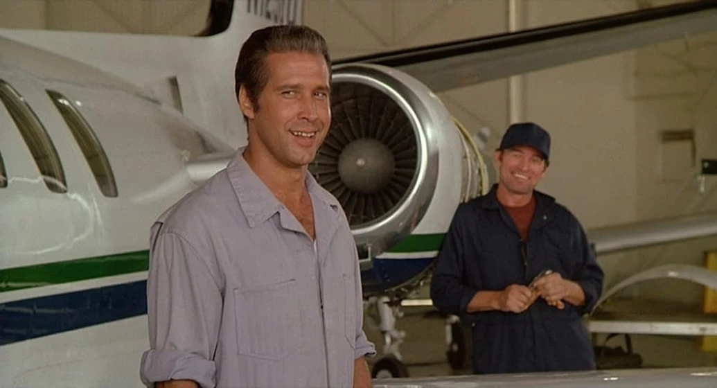 Chevy Chase y Burton Gilliam en fletch-el-camaleon