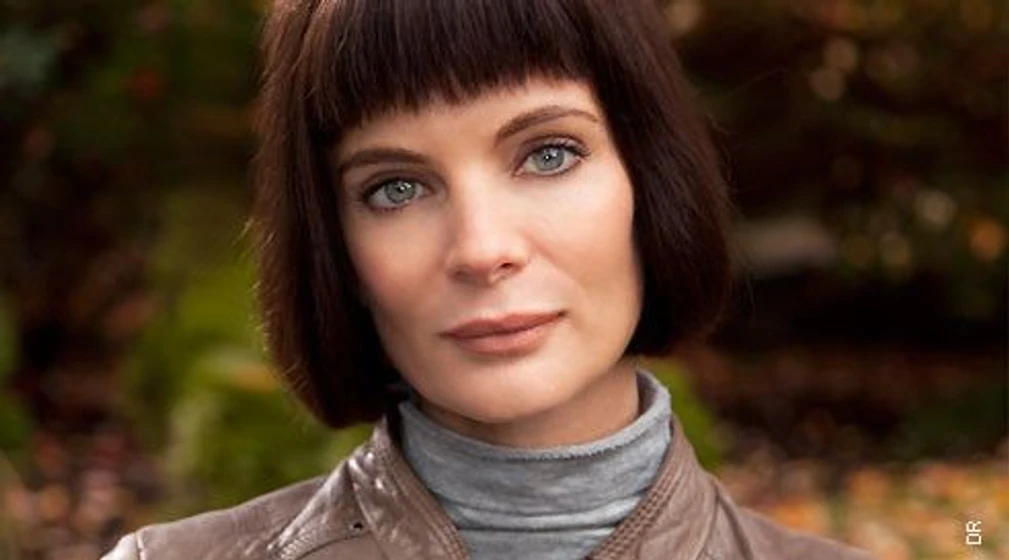 Gabrielle Anwar en asesinato-entre-amigas