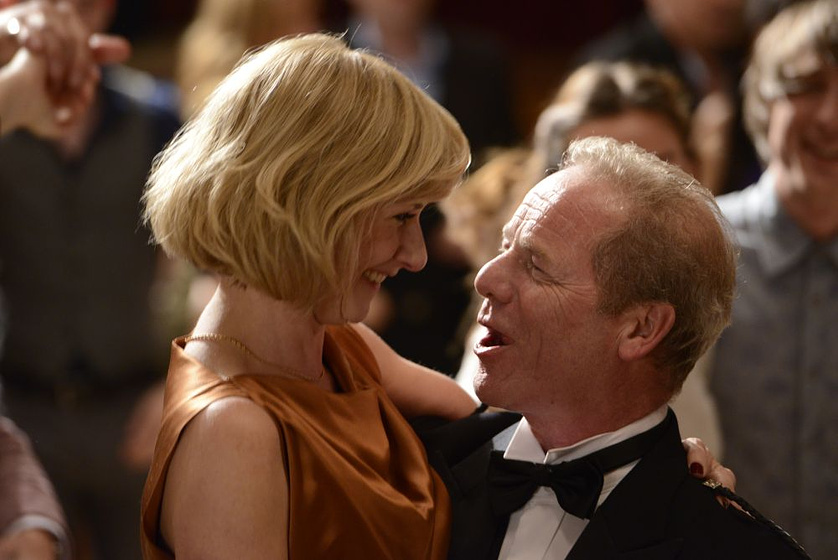 Peter Mullan y Jane Horrocks en Amanece en Edimburgo