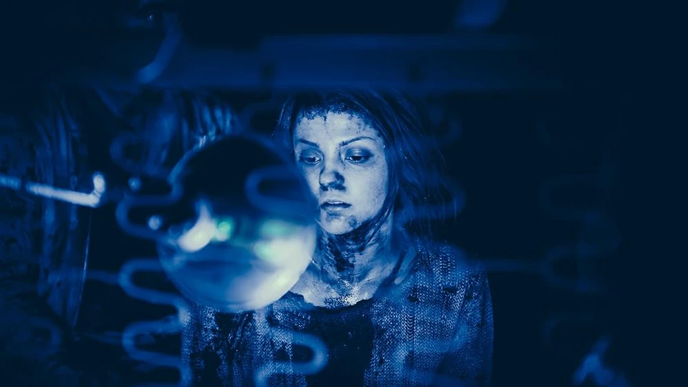 Kathryn Prescott en the-hive