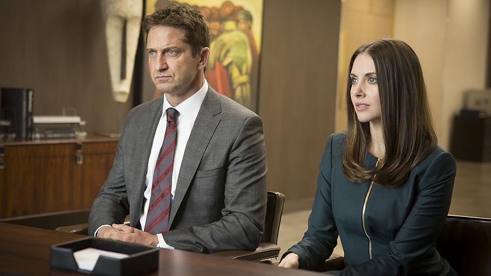Gerard Butler y Alison Brie en un-hombre-de-familia