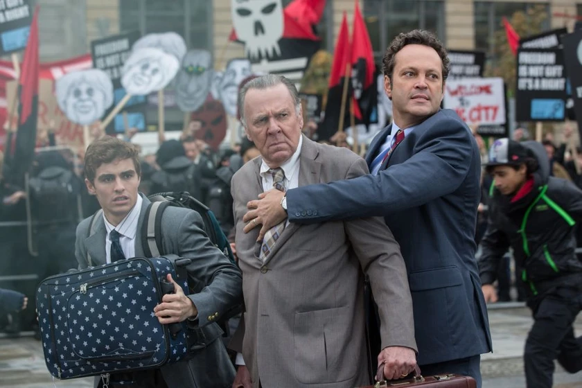Vince Vaughn, Tom Wilkinson y Dave Franco en negocios-con-resaca
