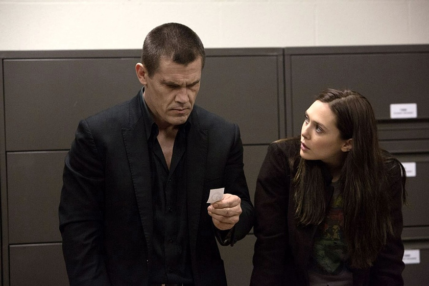 Josh Brolin y Elizabeth Olsen en Oldboy
