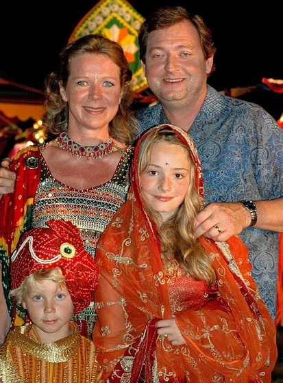 Maria Ehrich, Maximilian Krückl, Darius Kracht y Marion Kracht en Dream Hotel: India