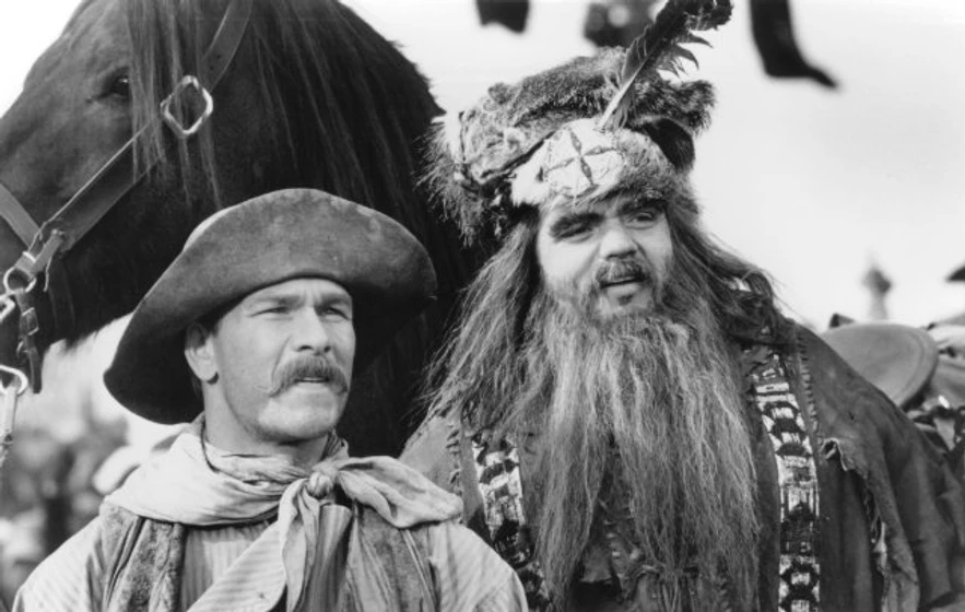 Patrick Swayze y Oliver Platt en un-cuento-el-mito-de-pecos-bill