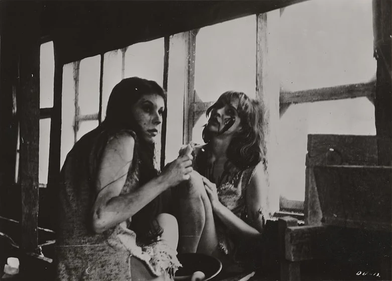 Anne Linden y Hope Stansbury en the-degenerates