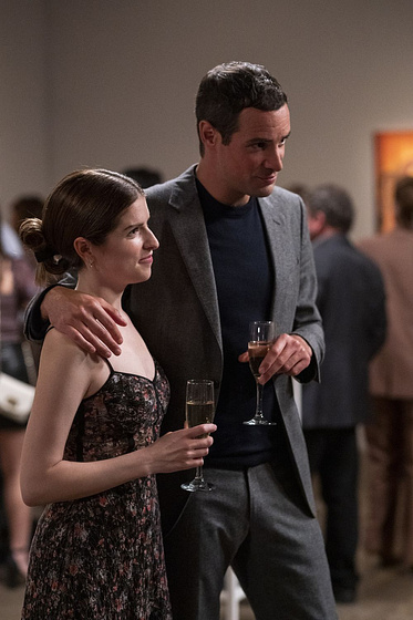 Anna Kendrick y Charlie Carrick en Alice, Cariño