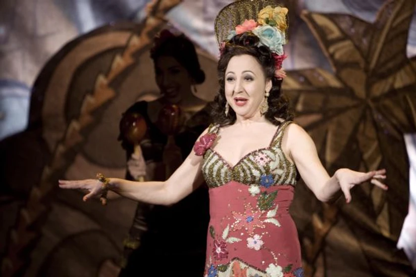 Carmen Machi en pajaros-de-papel