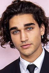 picture of actor Josh Heuston