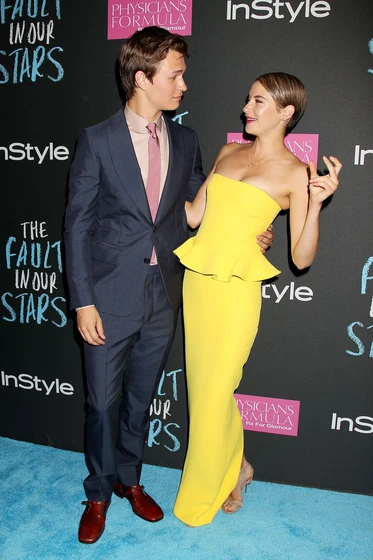 Shailene Woodley y Ansel Elgort en bajo-la-misma-estrella (Premiere en New York. 2014)