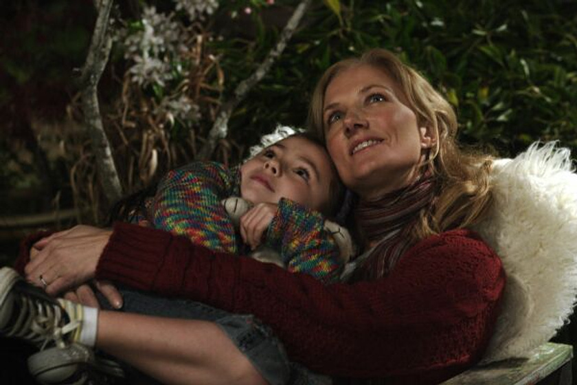 Joely Richardson y Rhiannon Leigh Wryn en Mimzy, más allá de la imaginación