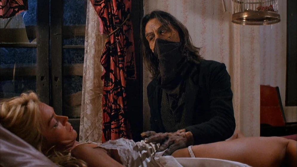 Jimmie F. Skaggs y Catherine Hickland en ciudad-fantasma