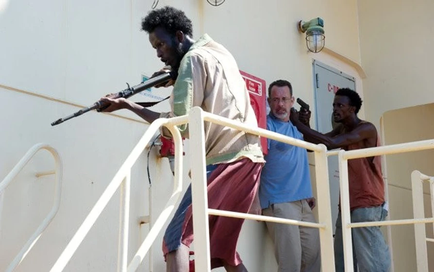 Tom Hanks, Faysal Ahmed y Mahat M. Ali en capitan-phillips