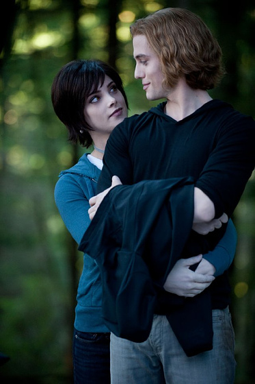 Ashley Greene y Jackson Rathbone en La saga Crepúsculo: Eclipse