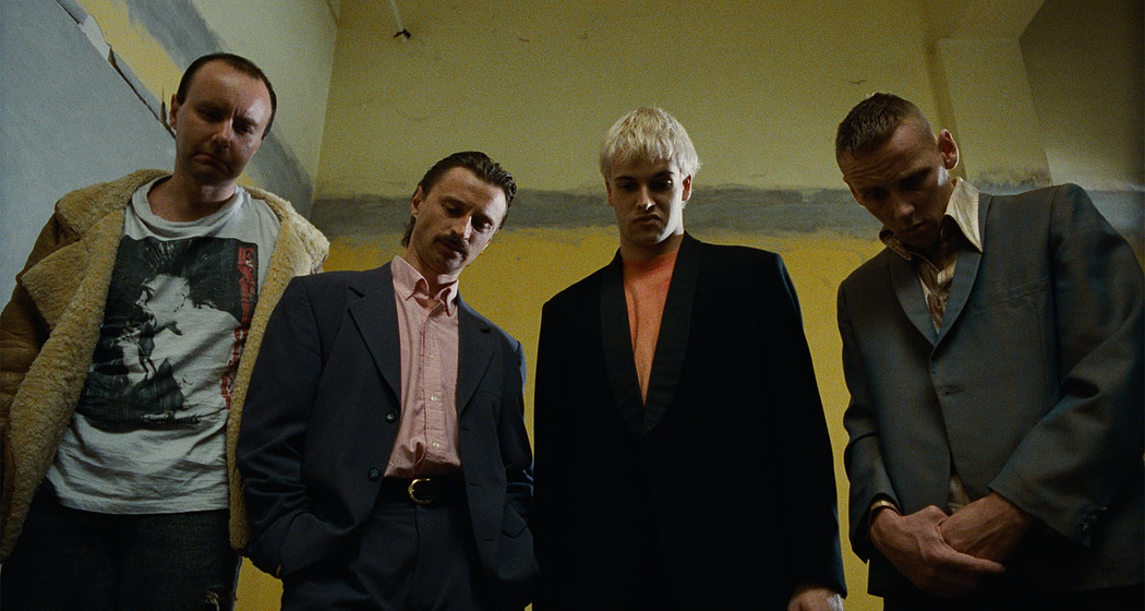 Ewan McGregor, Robert Carlyle, Jonny Lee Miller y Ewen Bremner en Trainspotting