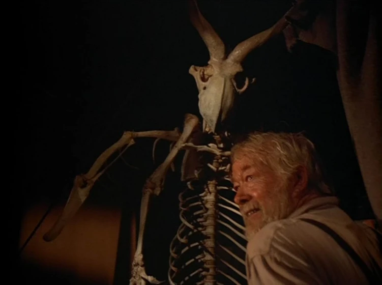 Woody Chambliss en la-mansion-del-terror-gargolas