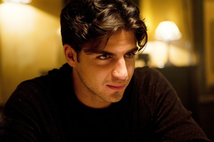 Maxi Iglesias en Asesinos Inocentes