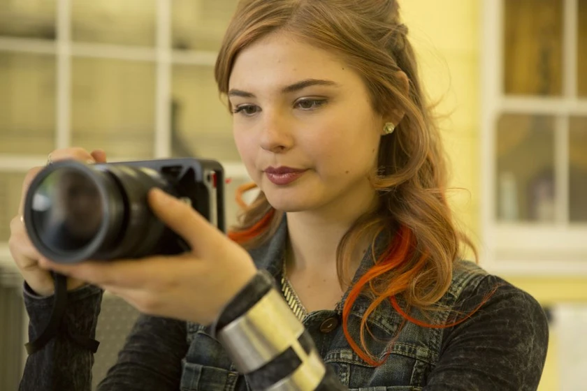 Stefanie Scott en jem-y-los-hologramas