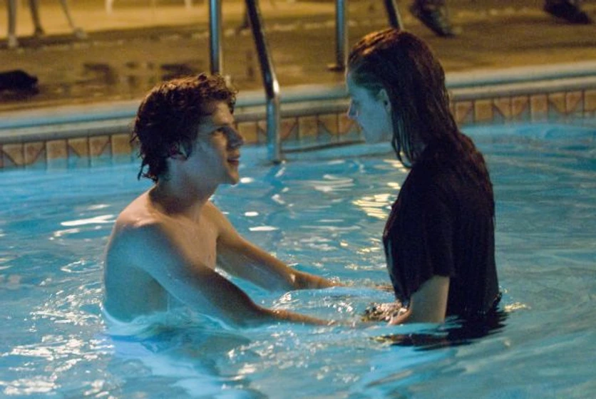Kristen Stewart y Jesse Eisenberg en adventureland