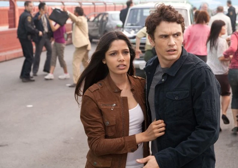 James Franco y Freida Pinto en el-origen-del-planeta-de-los-simios