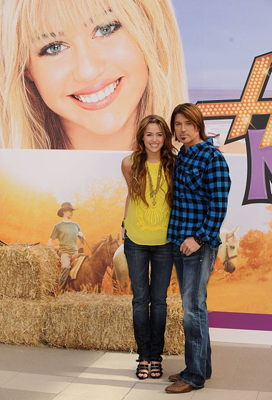 Billy Ray Cyrus y Miley Cyrus en Hannah Montana. La Película (Photocall en Madrid. Abril 2009)