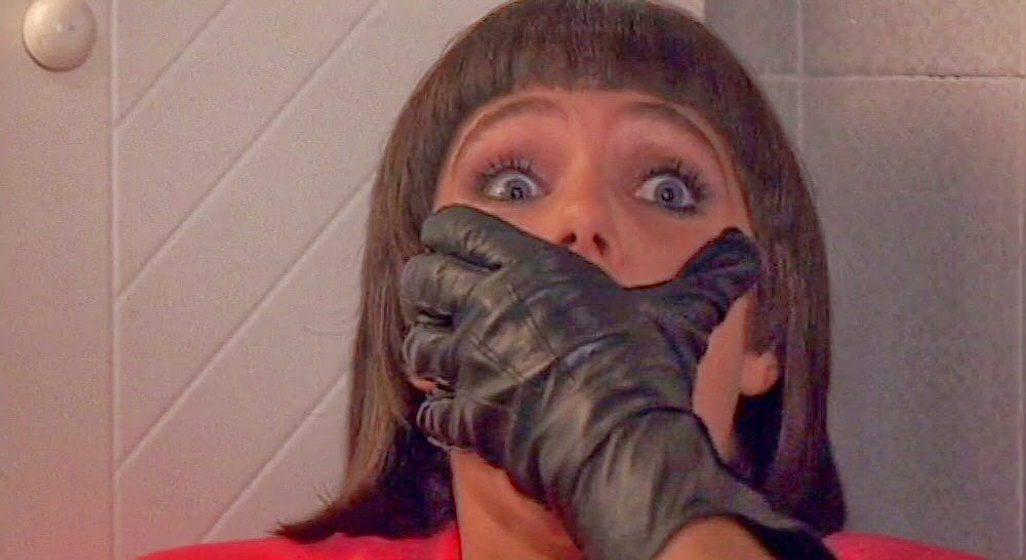 Catherine Noyes en Bajo el Vestido, Nada