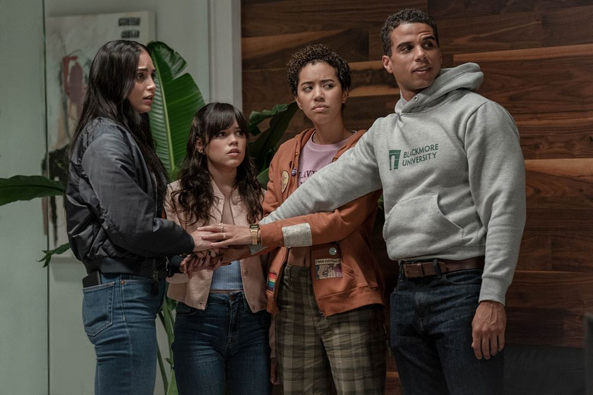 Jasmin Savoy Brown, Mason Gooding, Melissa Barrera y Jenna Ortega en Scream 6