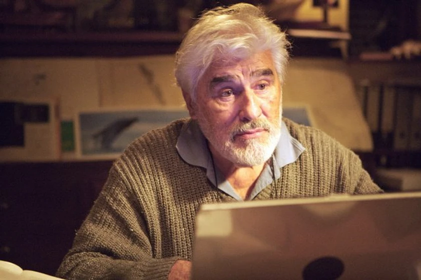 Mario Adorf en El Secreto de las Ballenas