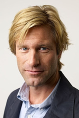 photo of person Aaron Eckhart