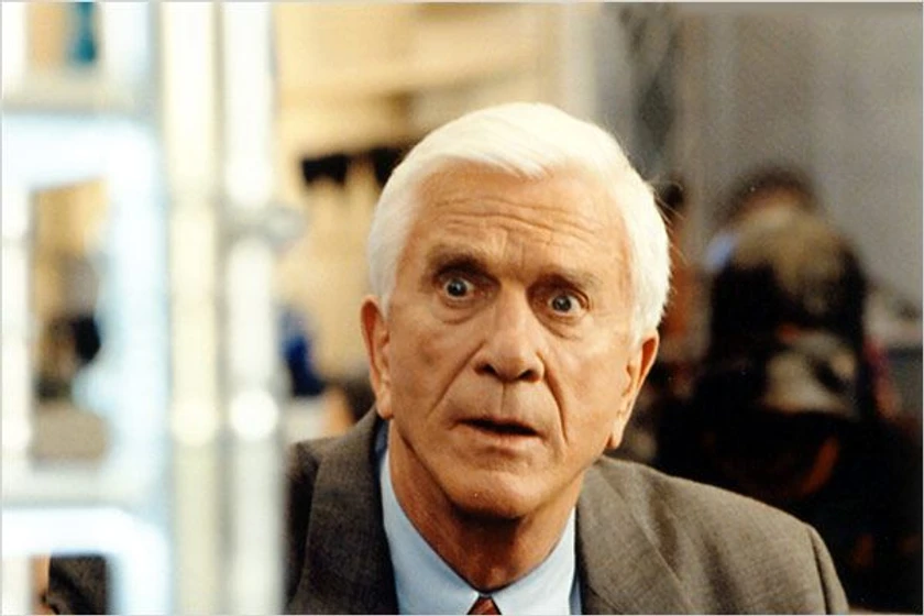 Leslie Nielsen en 2001-despega-como-puedas