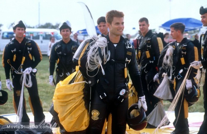 Casper Van Dien en cutaway