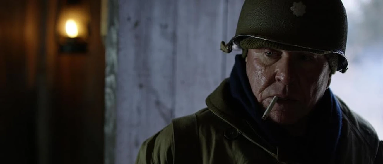 Tom Berenger en la-batalla-de-las-ardenas-guerra-invernal