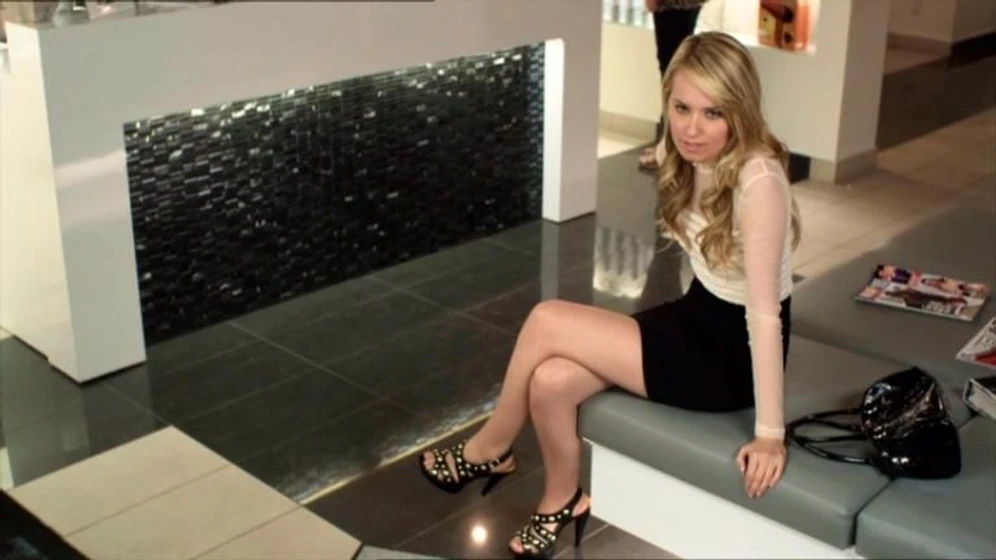 Megan Park en falsa-inocencia